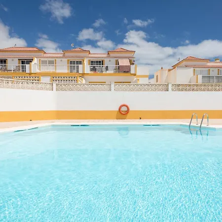 Home2book Sunny Terrace & Pool, 칼레타데푸스테